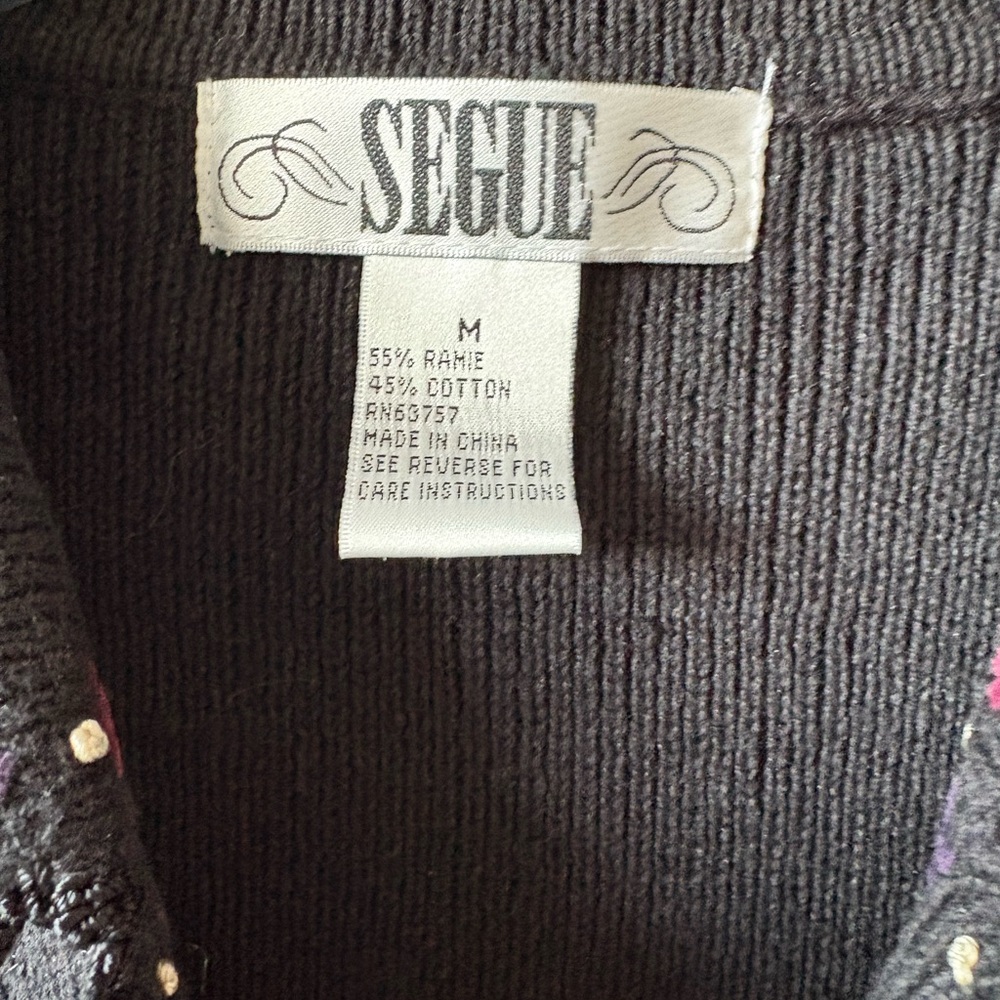 Segue VINTAGE Black Floral Embroidered Women's sweater vest - Picture 2 of 4